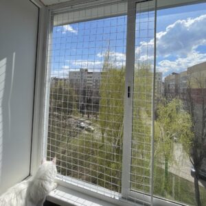 Сетка антикошка на раздвижное окно
